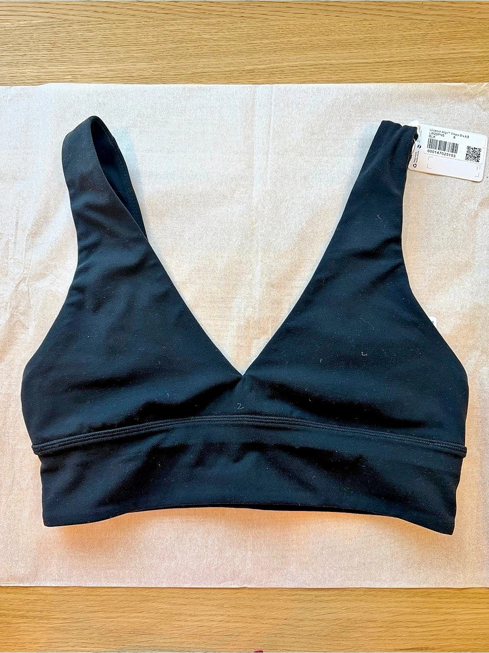 lululemon Align V-Neck Bra A/B V-Neck Sports Bra in Black Size 8 NWT